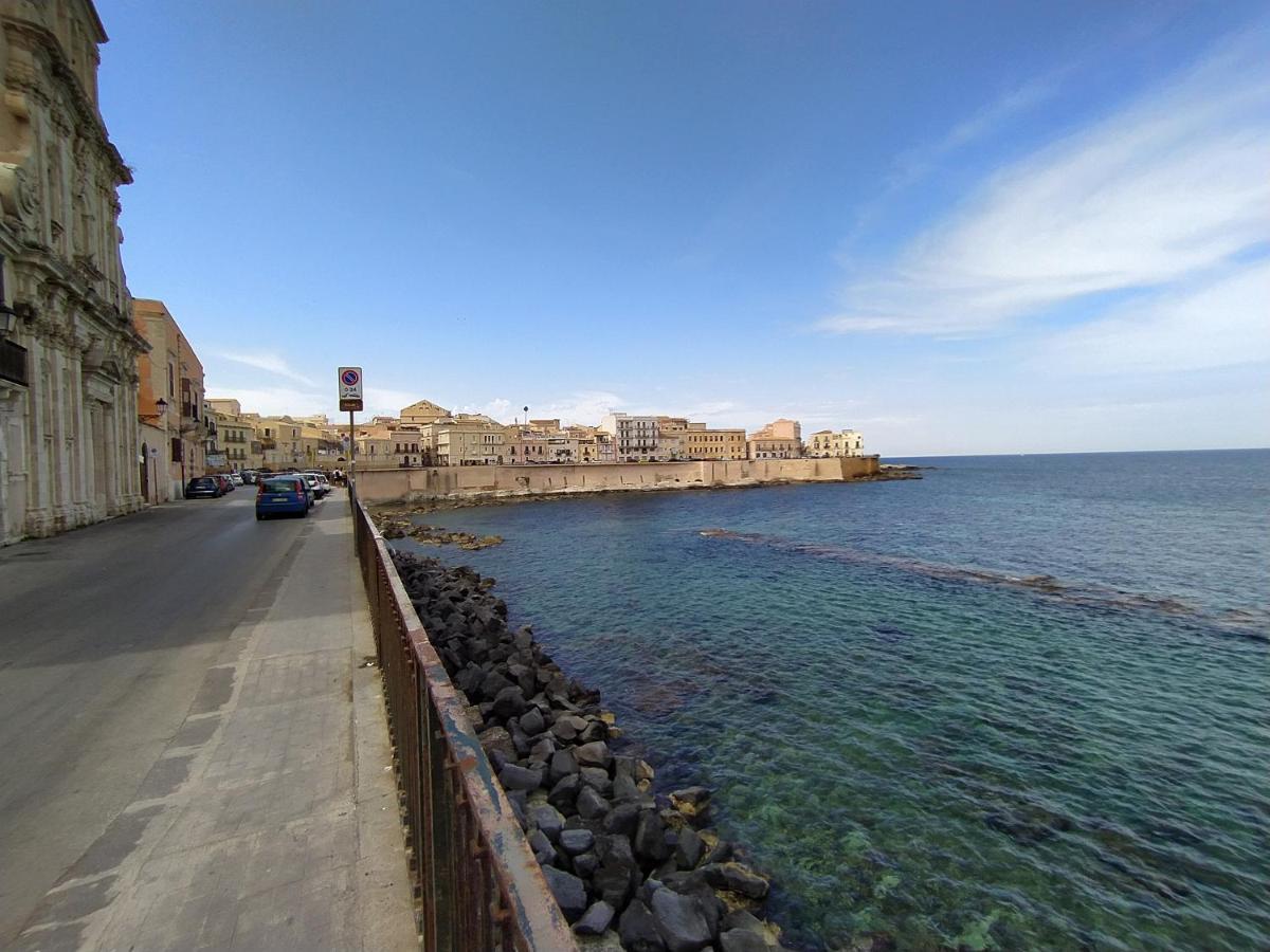 La Punta Di Ortigia Holiday Home Syrakus Exterior foto